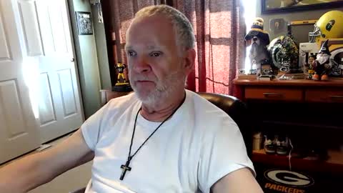 Snapshot of midwestdad09 chatting on 12.16.25 midwestdad09 online show from 12.16.25