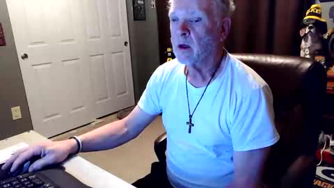 Snapshot of midwestdad09 chatting on 12.19.25 midwestdad09 online show from 12.19.25