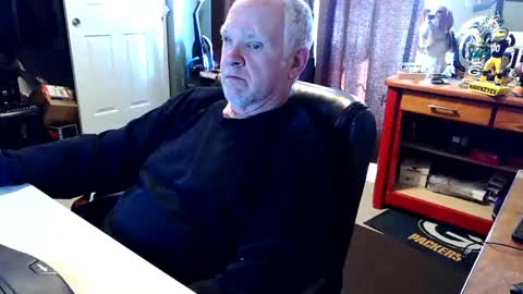 Snapshot of midwestdad09 chatting on 02.25.26 midwestdad09 online show from 02.25.26