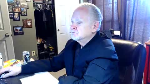 Snapshot of midwestdad09 chatting on 02.27.26 midwestdad09 online show from 02.27.26