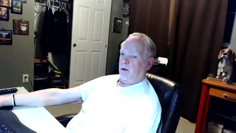 Snapshot of midwestdad09 chatting on 03.02.26 midwestdad09 online show from 03.02.26