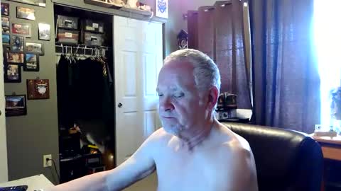 Snapshot of midwestdad09 chatting on 03.05.26 midwestdad09 online show from 03.05.26