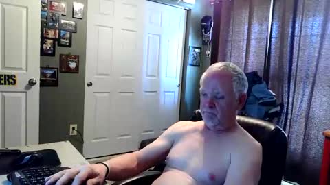 Snapshot of midwestdad09 chatting on 03.13.26 midwestdad09 online show from 03.13.26