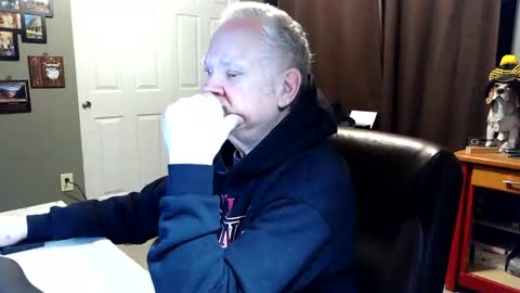 Snapshot of midwestdad09 chatting on 03.16.26 midwestdad09 online show from 03.16.26