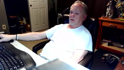 Snapshot of midwestdad09 chatting on 03.22.26 midwestdad09 online show from 03.22.26