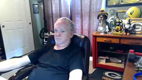 Snapshot of midwestdad09 chatting on 03.25.26 midwestdad09 online show from 03.25.26