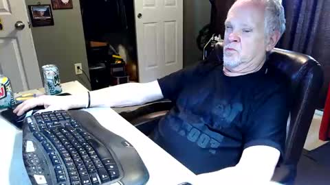 Snapshot of midwestdad09 chatting on 03.27.26 midwestdad09 online show from 03.27.26