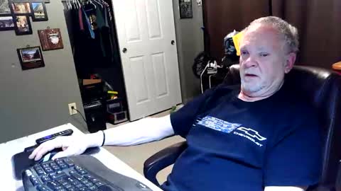 Snapshot of midwestdad09 chatting on 03.29.26 midwestdad09 online show from 03.29.26