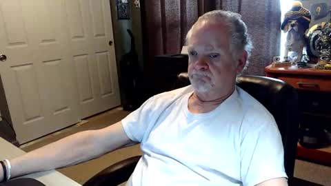 Snapshot of midwestdad09 chatting on 03.30.26 midwestdad09 online show from 03.30.26