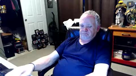 Snapshot of midwestdad09 chatting on 04.01.26 midwestdad09 online show from 04.01.26