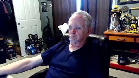 Snapshot of midwestdad09 chatting on 04.01.26 midwestdad09 online show from 04.01.26