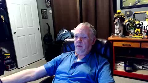 Snapshot of midwestdad09 chatting on 04.04.26 midwestdad09 online show from 04.04.26