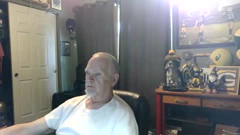 Snapshot of midwestdad09 chatting on 06.08.26 midwestdad09 online show from 06.08.26