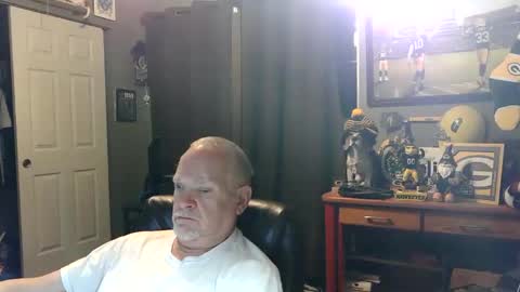 Snapshot of midwestdad09 chatting on 06.11.26 midwestdad09 online show from 06.11.26