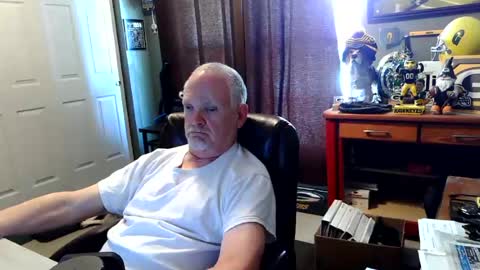 Snapshot of midwestdad09 chatting on 06.11.26 midwestdad09 online show from 06.11.26