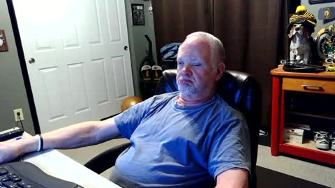 Snapshot of midwestdad09 chatting on 06.22.26 midwestdad09 online show from 06.22.26