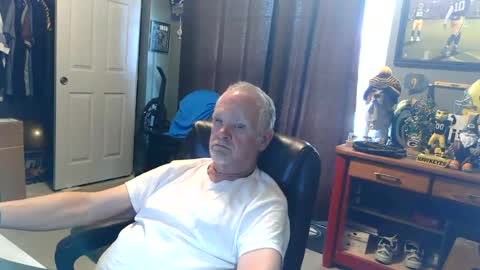 Snapshot of midwestdad09 chatting on 07.10.26 midwestdad09 online show from 07.10.26