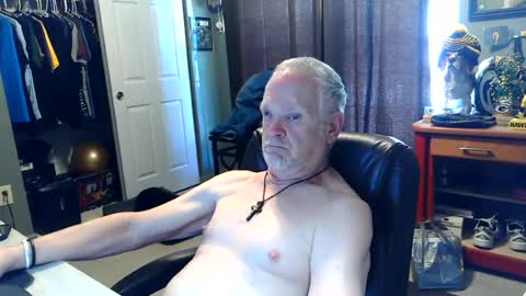 Snapshot of midwestdad09 chatting on 07.14.26 midwestdad09 online show from 07.14.26