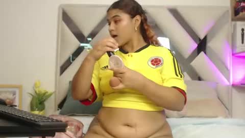 Snapshot of miel_alisha chatting on 06.27.26 miel online show from 06.27.26