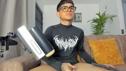 Snapshot of miguel_turqueza chatting on 05.22.26 miguel_turqueza online show from 05.22.26