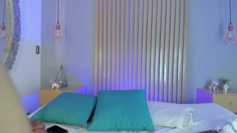 Mia online show from 02.13.26