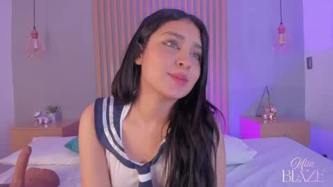 Mia online show from 04.30.26