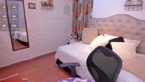 Mia Jhones online show from 01.24.25