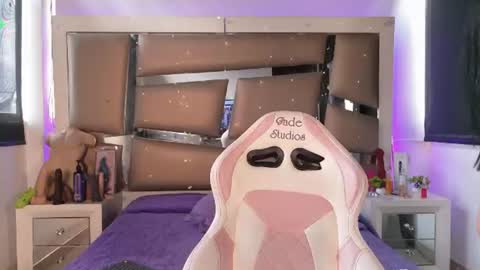 Snapshot of miia_spencer chatting on 07.16.26 Mia online show from 07.16.26