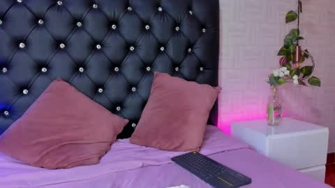 Mia online show from 03.06.25