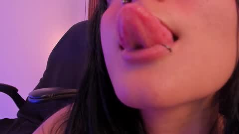 Snapshot of miiaa_jones chatting on 02.14.26 Mia online show from 02.14.26