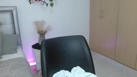 Snapshot of miiaa_k chatting on 05.15.26 miiaa_k online show from 05.15.26