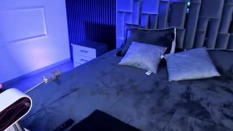 Mia Monroe online show from 11.19.25