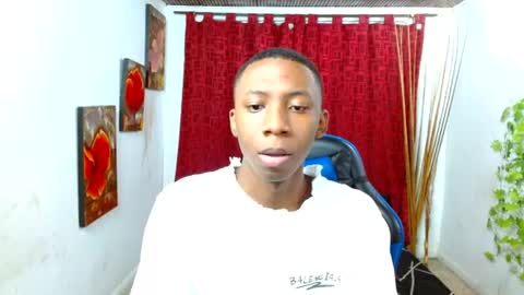Snapshot of miilo18 chatting on 06.10.26 milo online show from 06.10.26