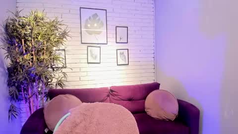 miilu  online show from 02.22.25