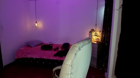 Snapshot of miiss_greyy chatting on 10.10.25 miiss_greyy online show from 10.10.25