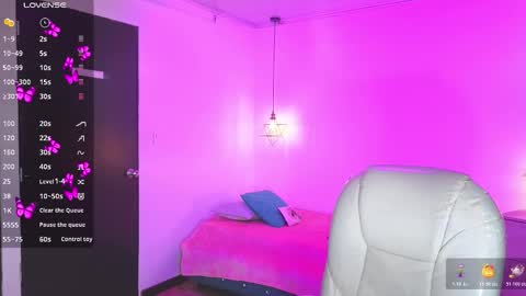 Snapshot of miiss_greyy chatting on 10.20.25 miiss_greyy online show from 10.20.25