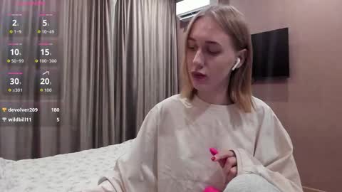 Snapshot of mika_ray chatting on 11.09.25 Mika online show from 11.09.25