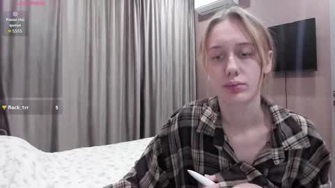 Snapshot of mika_ray chatting on 12.02.25 Mika online show from 12.02.25