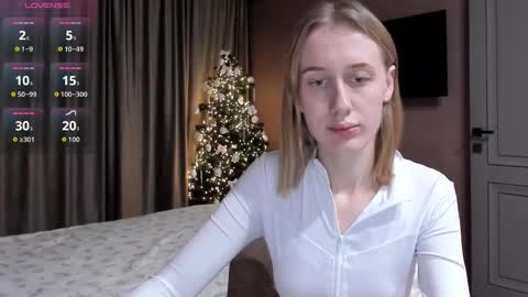 Snapshot of mika_ray chatting on 12.20.25 Mika online show from 12.20.25