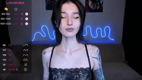 Snapshot of mika_reid chatting on 07.17.26 Mika online show from 07.17.26