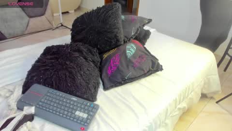 Mikaela blondie bigass online show from 05.24.26