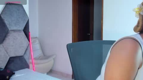 Mikaela blondie bigass online show from 05.25.26