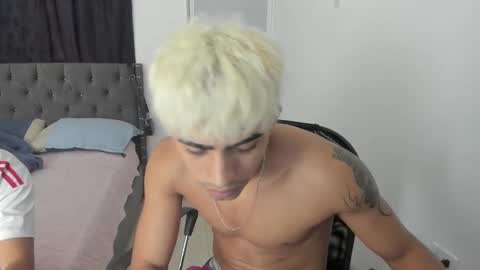 Snapshot of mike_master9 chatting on 10.04.25 mike_master9 online show from 10.04.25