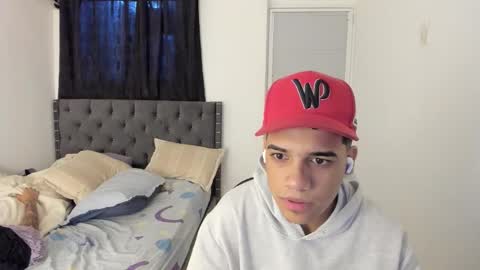 Snapshot of mike_master9 chatting on 10.08.25 mike_master9 online show from 10.08.25