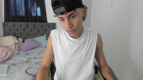 Snapshot of mike_master9 chatting on 10.15.25 mike_master9 online show from 10.15.25