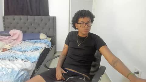 Snapshot of mike_master9 chatting on 10.20.25 mike_master9 online show from 10.20.25