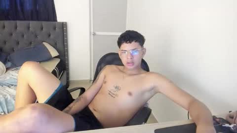 Snapshot of mike_master9 chatting on 10.21.25 mike_master9 online show from 10.21.25