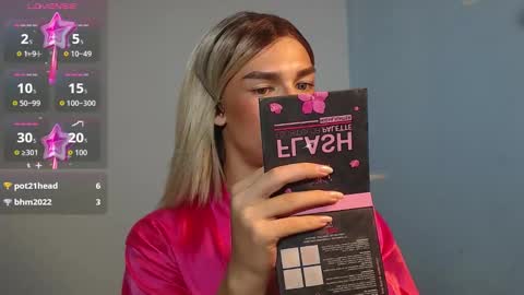 Snapshot of mike_nour chatting on 01.10.26 IM MIKE online show from 01.10.26