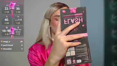 Snapshot of mike_nour chatting on 01.10.26 IM MIKE online show from 01.10.26