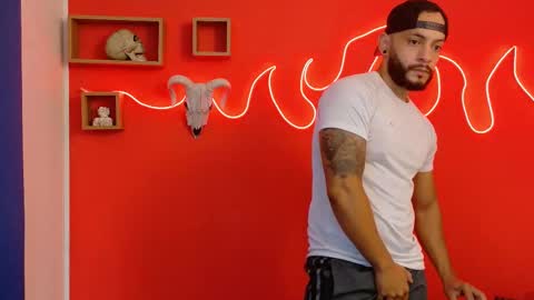 Snapshot of mike_savage3 chatting on 11.16.25 Mike online show from 11.16.25